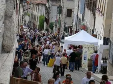 Turisti in cittadella per la mostra di artigianato