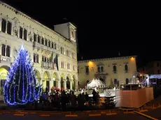 Inaugurazione della pista d pattinaggio su ghiaccio in piazza duomo