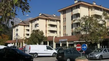 Il quartiere isolato sopra Danilo Case e Rita Bristot