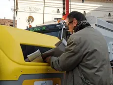 Belluno, 13 Novembre 2010. Dimostrazione in piazza dei Martiri del nuovo metodo di raccolta differenziata tramite le nuove campane e il nuovo camion per la raccolta