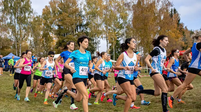 Una fase della corsa campestre Csi in Nevegal