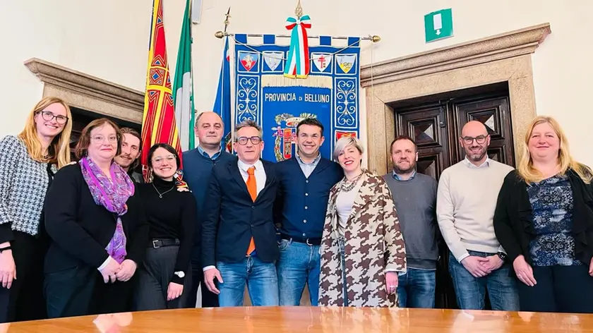 I nuovi consiglieri provinciali con il presidente Padrin nel primo incontro dopo le elezioni di sabato avvenuto ieri pomeriggio