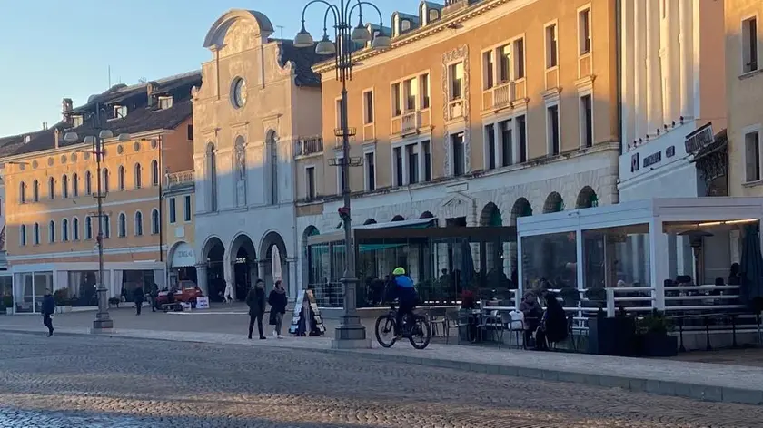 Una veduta del liston di Piazza dei Martiri a Belluno