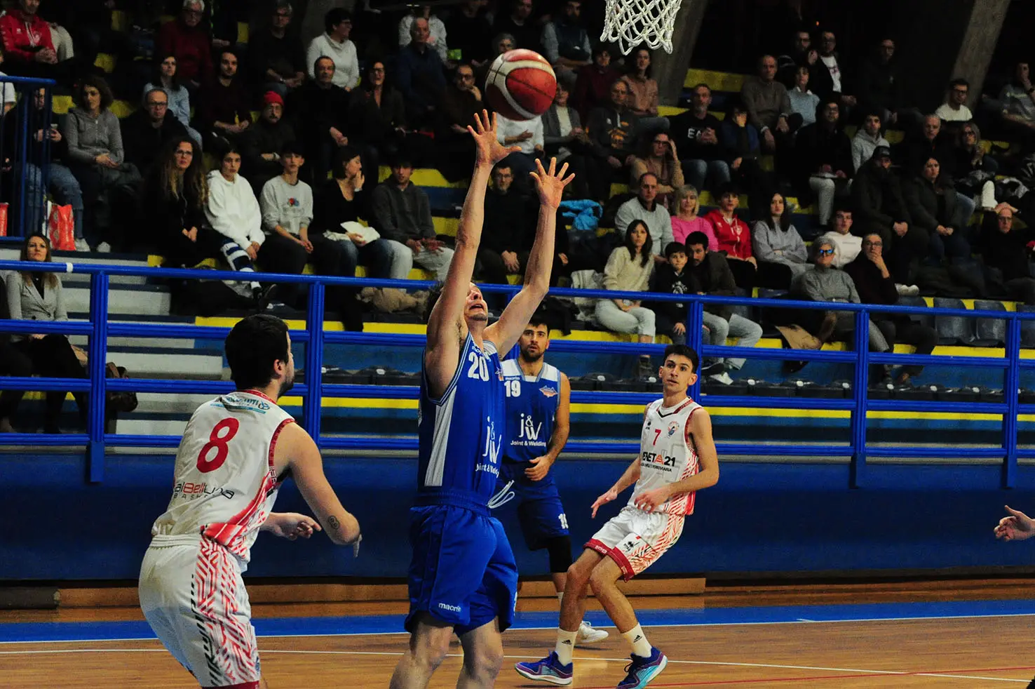 Rivincita dopo la gara di andata. Il Feltre Joint and Welding ha vinto il derby in casa del Valbelluna Veneta 21.