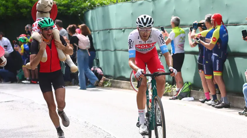 Andrea Pietrobon durante la lunga fuga nella prima tappa del Giro d'Italia