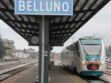 Belluno, 10 dicembre 2007. Alla stazione di Belluno arriva il nuovo servizio navetta di trenitalia Il Minuetto