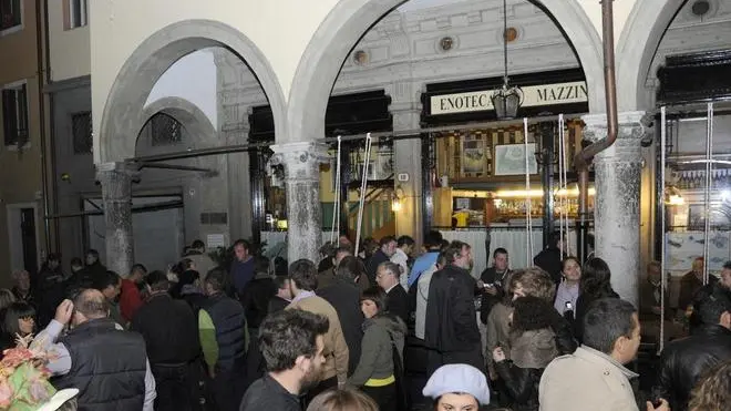 Belluno, 15 ottobre 2010. Cicchetti a Belluno, manifestazione enogatronomica sponsorizzata dalla strada dei formaggi, dei sapoi delle Dolomiti bellunesi