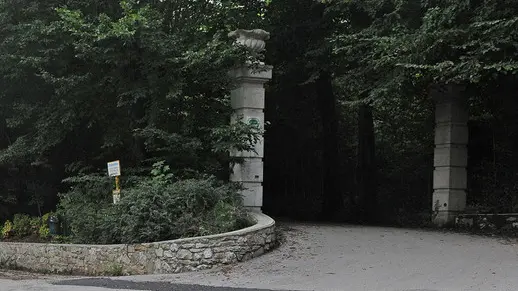 L'incrocio che dall'hotel carpenada porta a mier soi dove verrà posizionata una nuova rotatoria