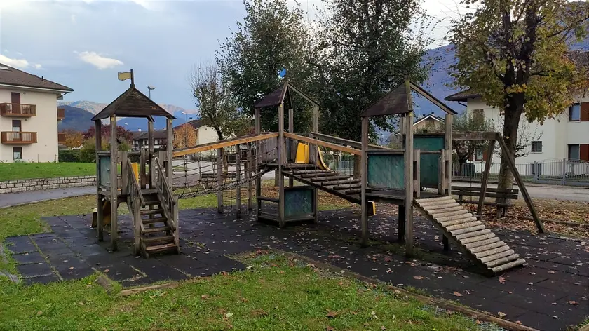 Il parco giochi di via Soppelsa a Feltre, nel quartiere di Farra 2000
