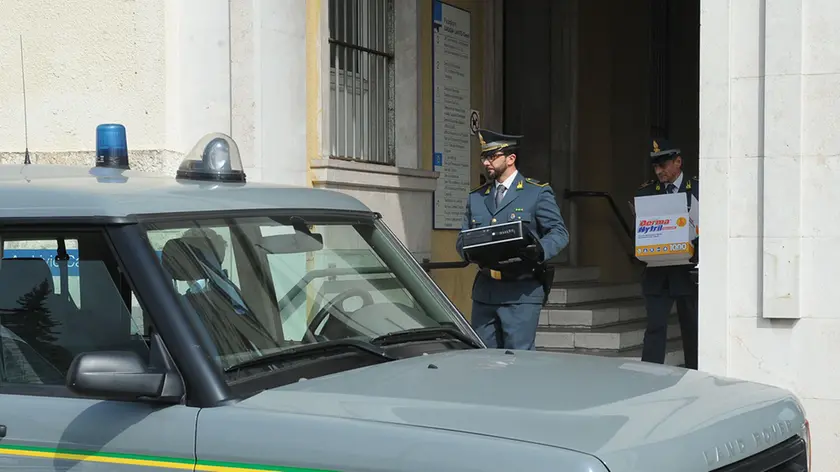 Uomini della Guardia di finanza durante un intervento a Feltre