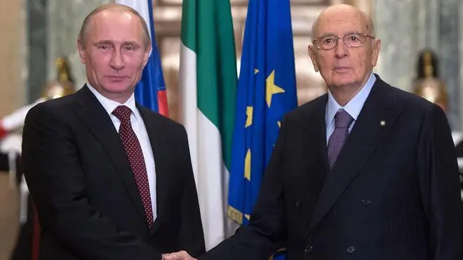 A photo realized by Office of the Press and Communication of the Presidency of the Republic shows Italian President Giorgio Napolitano meets Russian President Vladimir Putin at Quirinale palace in Rome, Italy, 25 November 2013. ANSA/PAOLO GIANDOTTI +++EDITORIAL USE ONLY - NO SALES+++