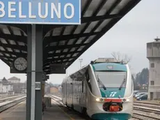 Belluno, 10 dicembre 2007. Alla stazione di Belluno arriva il nuovo servizio navetta di trenitalia Il Minuetto