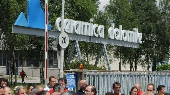 Trichiana; 2 luglio 2009. sciopero alla ceramica dolomite per la chiusura dell'aziendaProtesta alla Ceramica