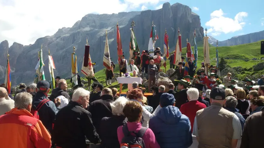 Un raduno dei Ladini del Sella