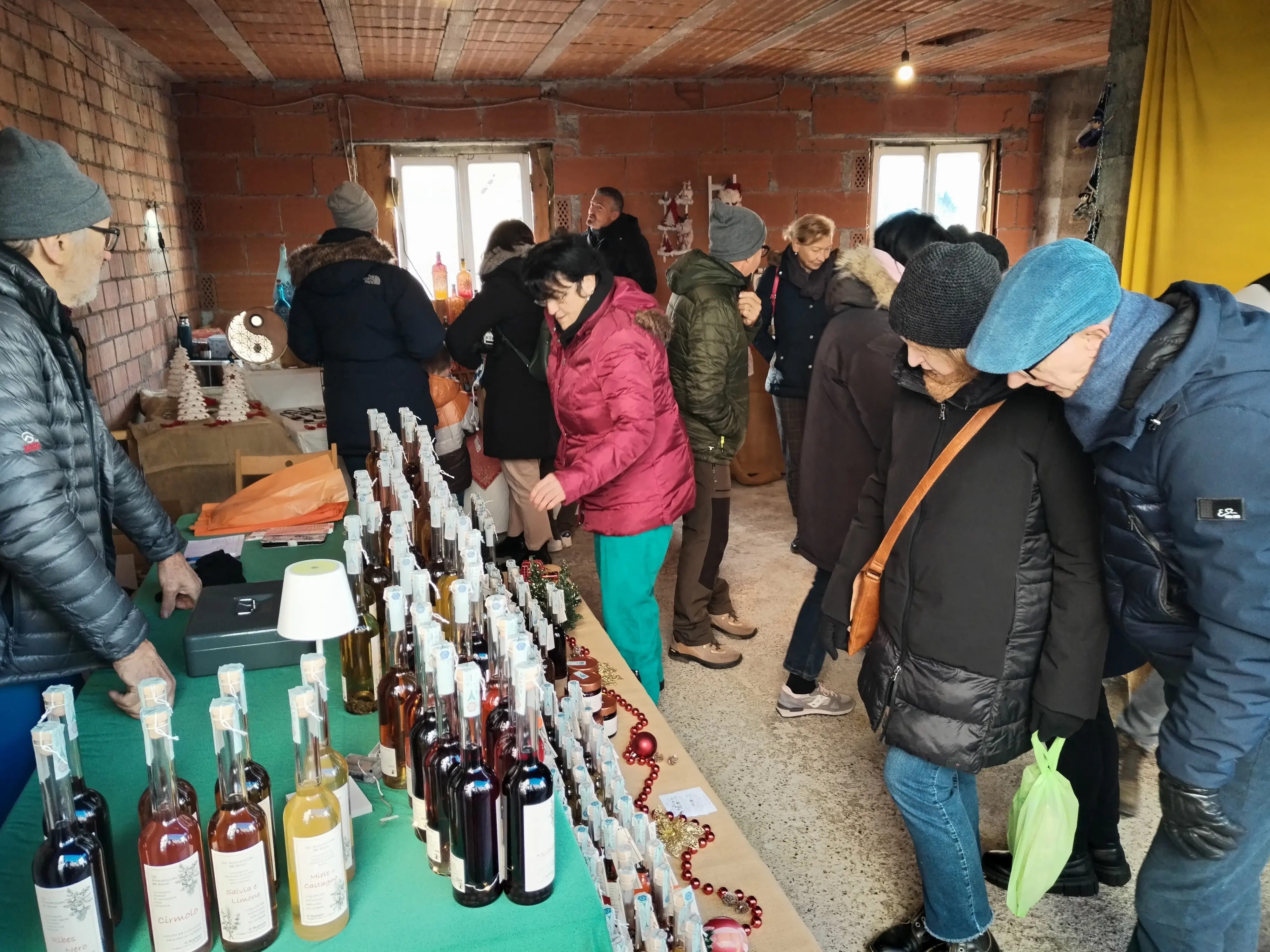 Uno stand dei mercatini di Natale a Zorzoi di Sovramonte