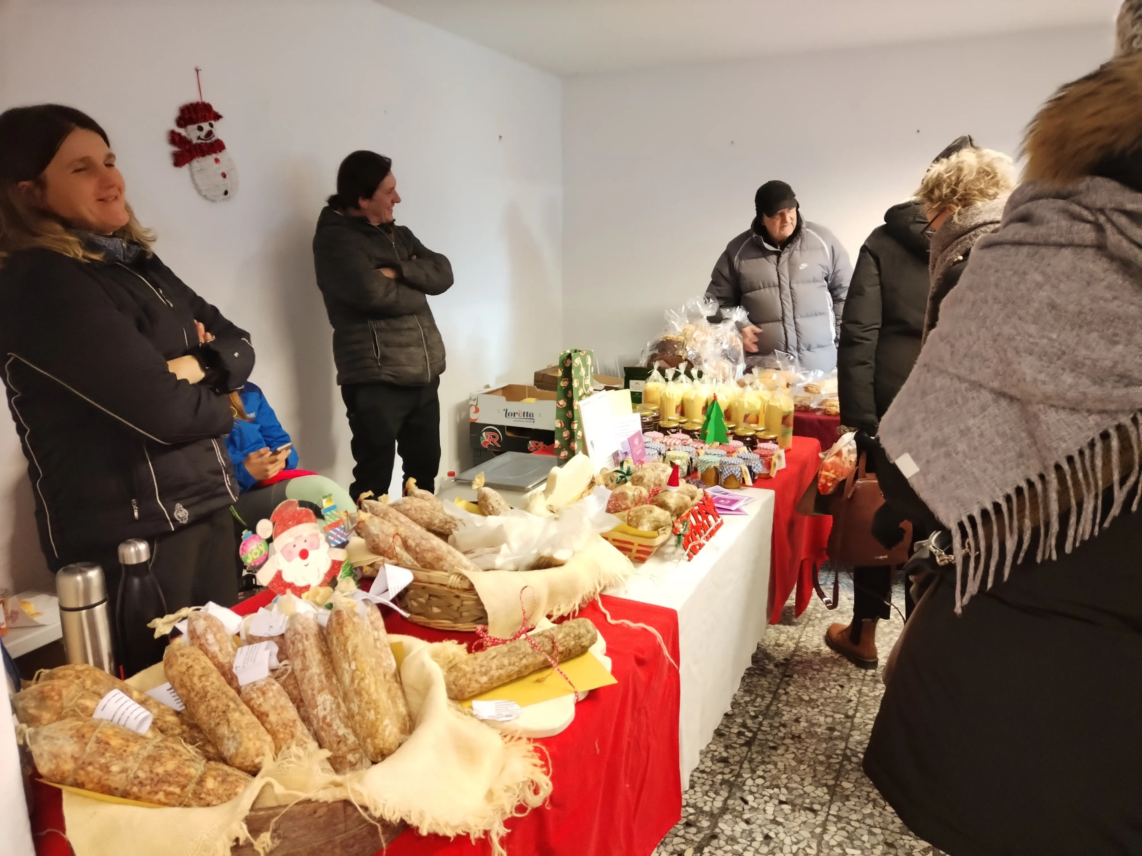 Uno stand dei mercatini di Natale a Zorzoi di Sovramonte