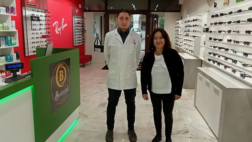 Danilo Ianese e Mirella Picucci nell'ottica Bottegal in piazza Mercato a Belluno