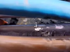 La punta di trapano conficcata nel cavo