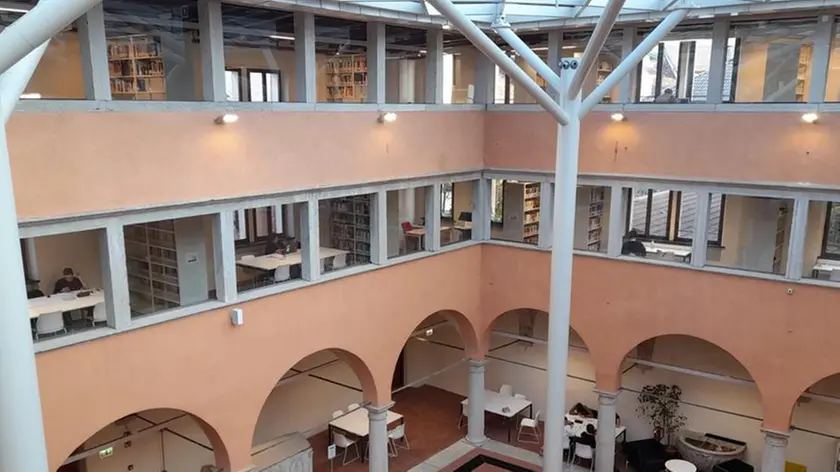 La nuova biblioteca a Palazzo Crepadona