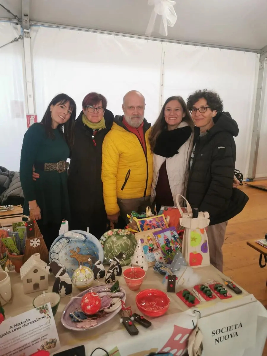 Lo stand di Società nuova
