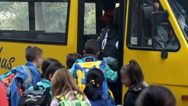 Lo scuolabus non arriva a Piandelmonte, due bambini senza pulmino