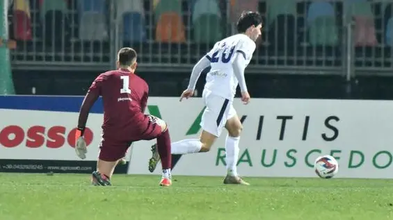 Il gol del 4-0 del Lignano (Foto di Beppe De Zanet)