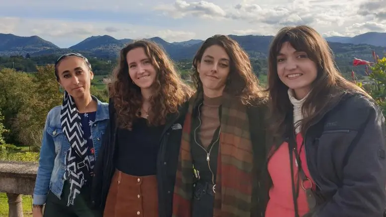 Le ragazze che partecipano al progetto contro lo spreco alimentare