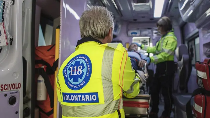 Operatori di Eva Alpago in servizio in ambulanza