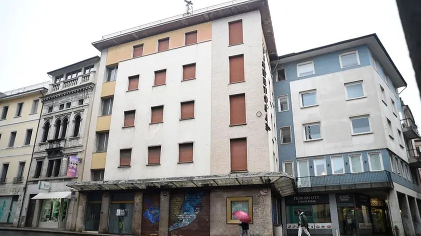 L’albergo Centrale, all’angolo fra via Loreto e via Matteotti a Belluno