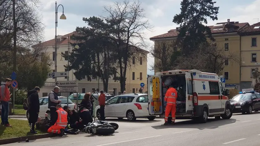 Un’ambulanza in via Segato