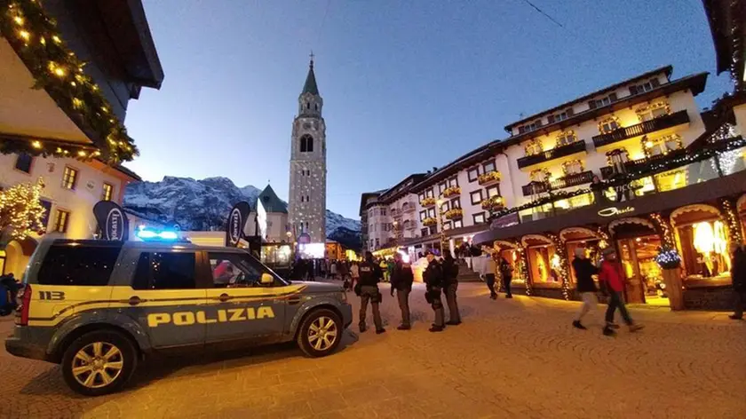 Polizia in centro a Cortina