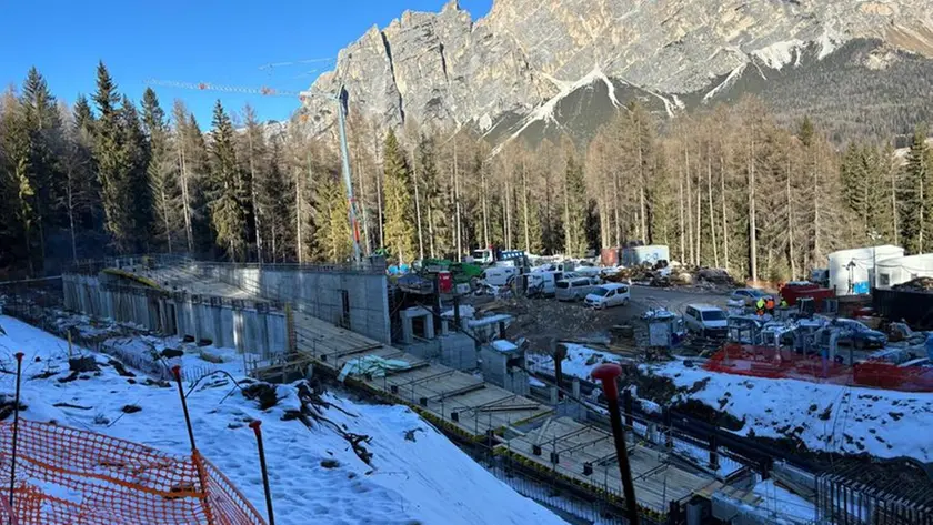 Il cantiere della futura pista da bob di Cortina