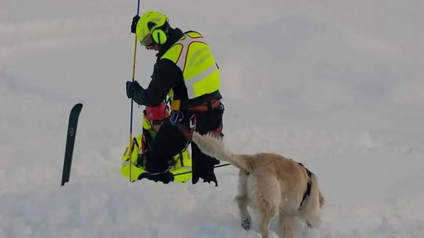 L'intervento del Soccorso alpino dopo una valanga