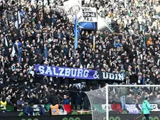 L’asse tra Udine e Salisburgo: lo striscione esposto sabato che celebra il gemellaggio