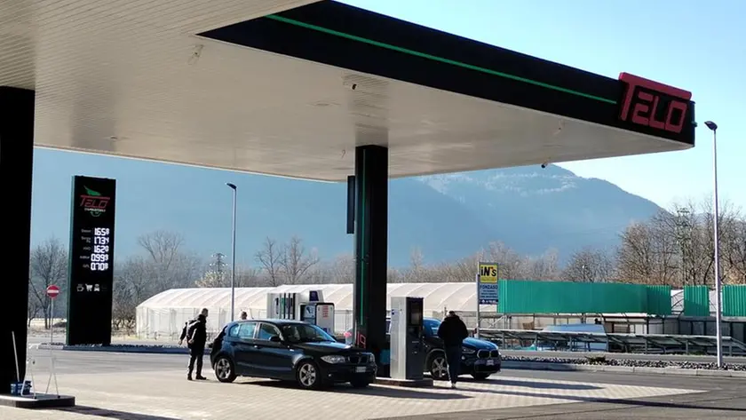 La nuova stazione di servizio a Fonzaso, lungo la Strada regionale 50