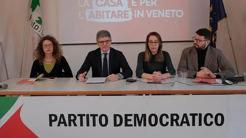 La presentazione del piano casa