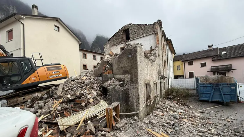La demolizione della casa in centro