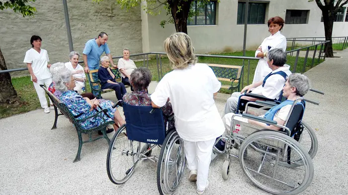 Anziani all'interno di una Rsa bellunese