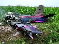 La carcassa dell'aereo delle Frecce Tricolori che si schiantò al suolo vicino all'aeroporto Torino-Caselle