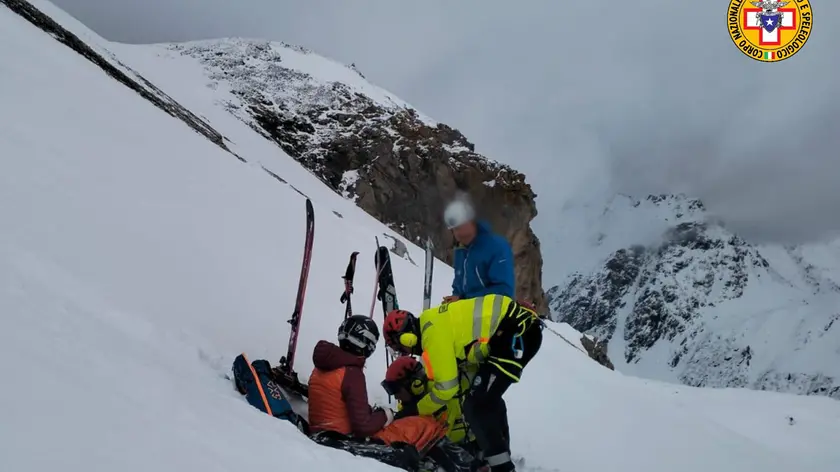 I soccorsi alla scialpinista infortunata