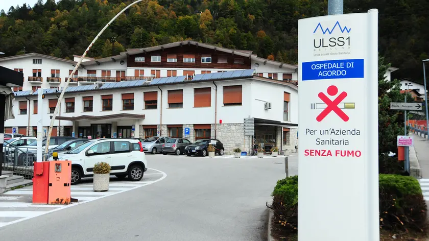 Spiava i dati della sua ex: medico anestesista rischia 3 anni e 2 mesi