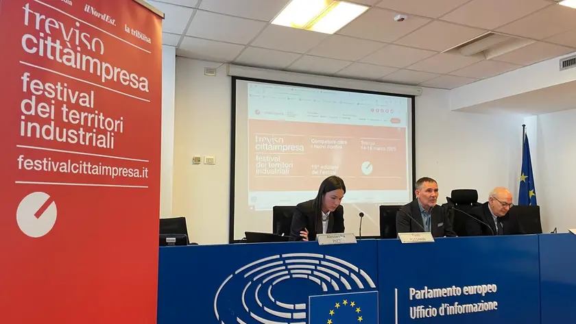 Alessandra Pizzi, Paolo Possamai e Marco Panara alla presentazione a Milano