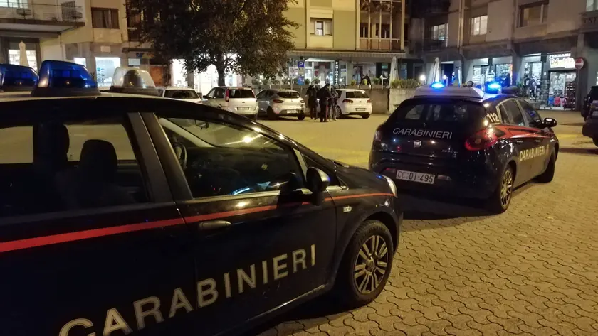 Carabinieri in piazza Isola a Feltre