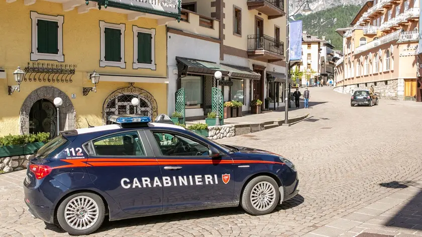 Una pattuglia dei carabinieri a Cortina