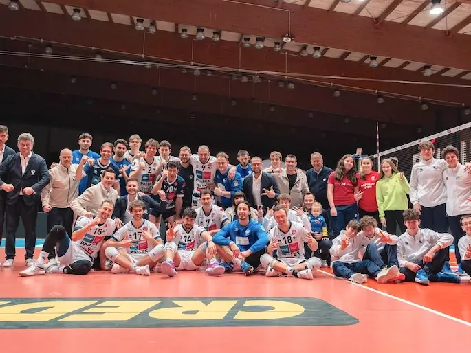 Il Belluno Volley esulta dopo il successo in gara 1 contro Savigliano (foto De Zanet)