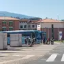 Il piazzale della stazione dei bus a Feltre