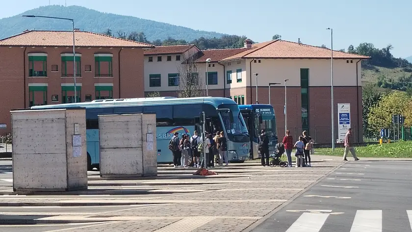 Il piazzale della stazione dei bus a Feltre