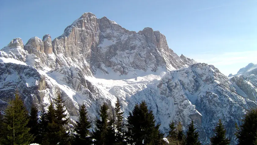 Il Civetta innevato