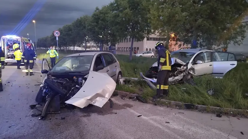 Le auto distrutte nello schianto a Torre di Mosto