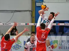 Una schiacciata di Matteo Mozzato contro Gioia del Colle